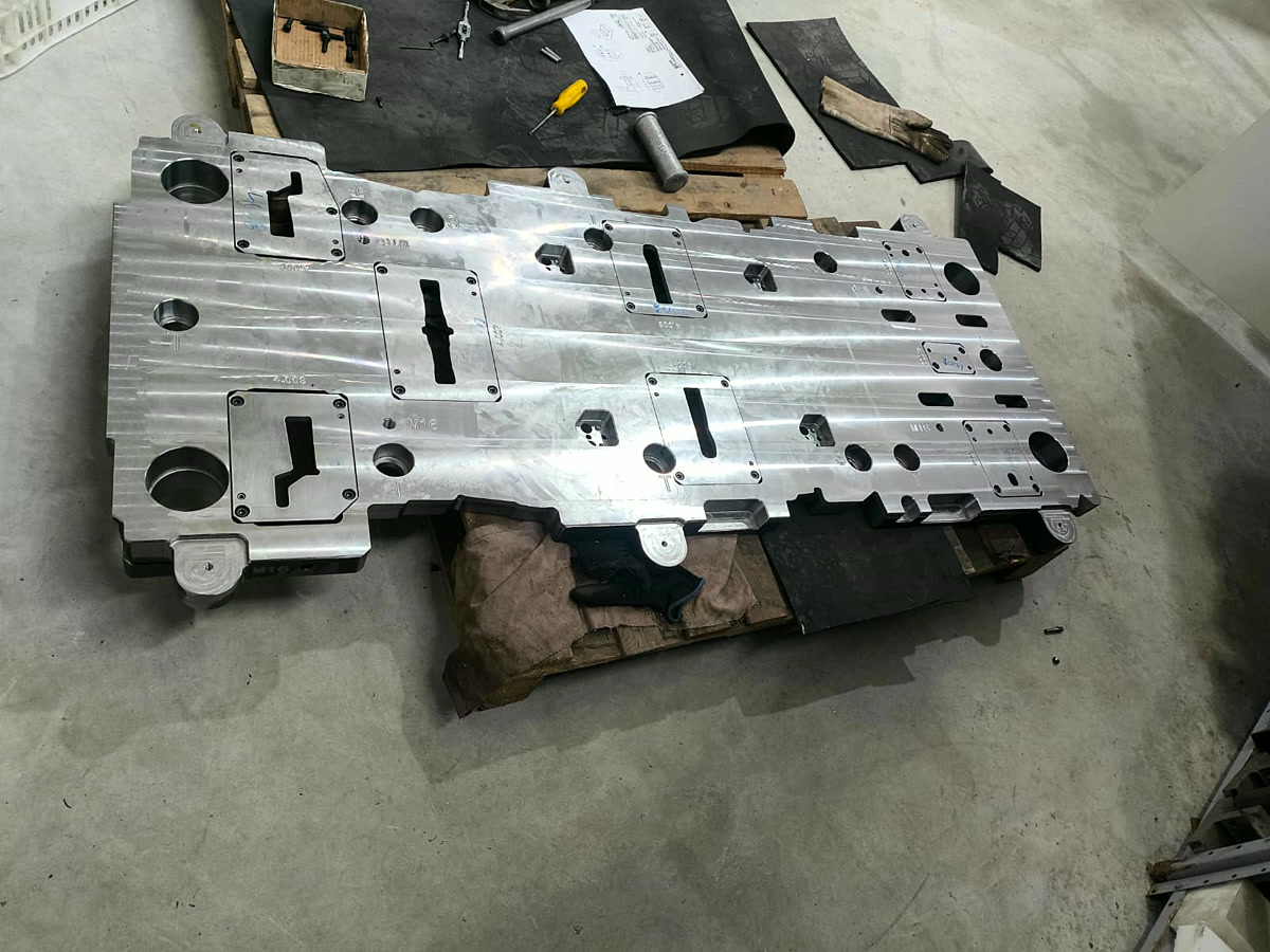 Placas pisadoras para conjunto de ferramentas de estampo