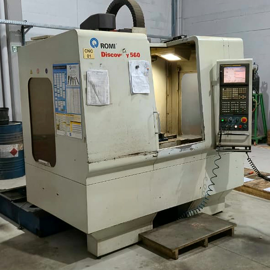 Centro de usinagem CNC ROMI Discovery 560 na oficina da Steel Tech